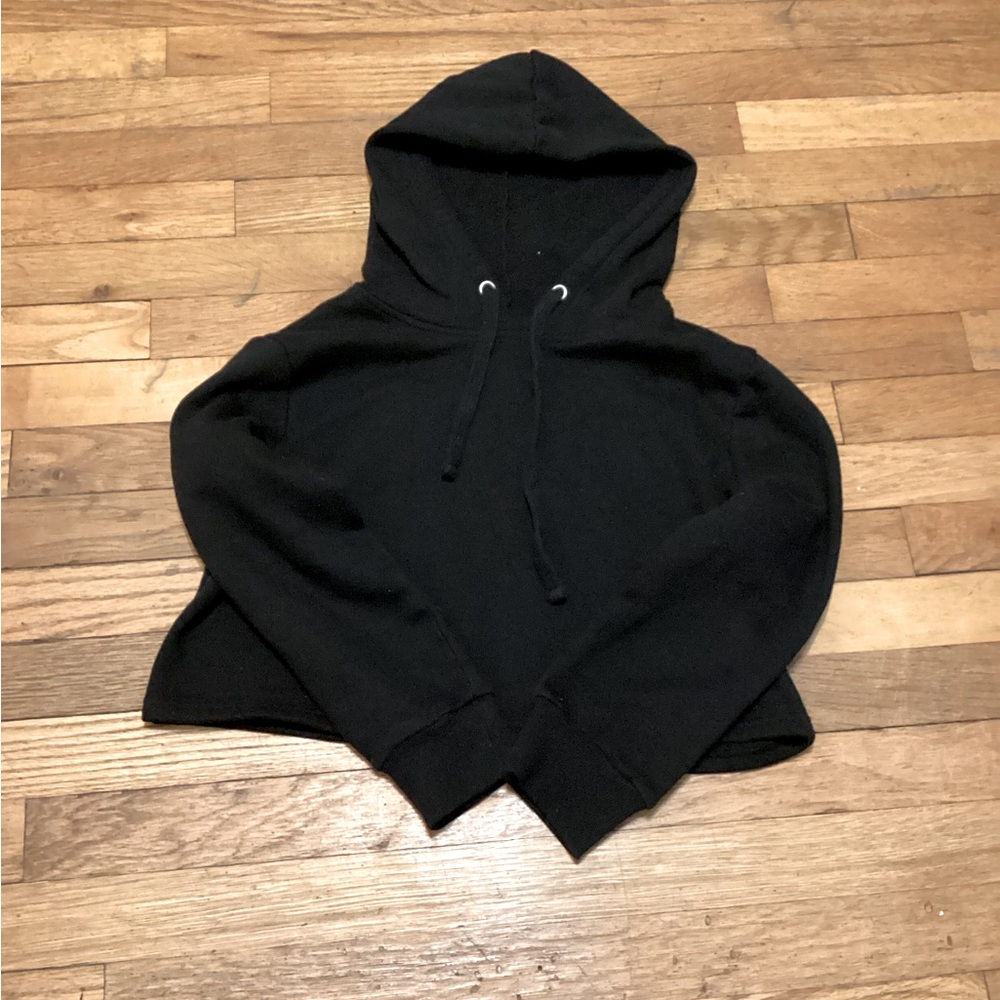 This is a black cropped hoodie !!